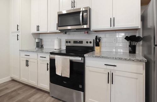 Beaufort Apartment | Landing | Modern 1BD, Gym