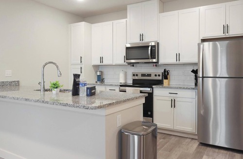 Beaufort Apartment | Landing | Modern 1BD, Gym