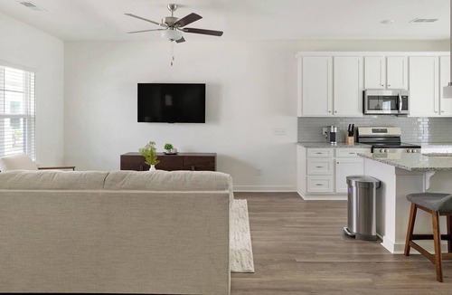 Port Wentworth Apartment | Landing | Stylish 2BD, Clubhouse, Gym