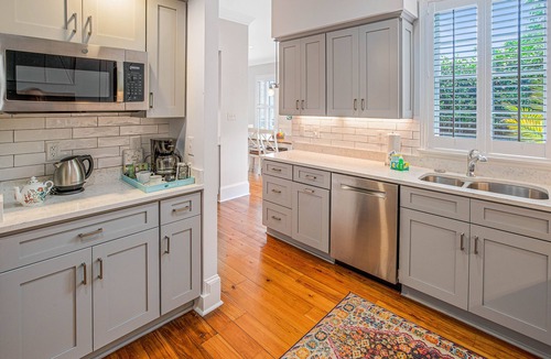 Historic Downtown Savannah House | Large Family Home w/Parking, Steps from Forsyth Fountain by Lucky Savannah