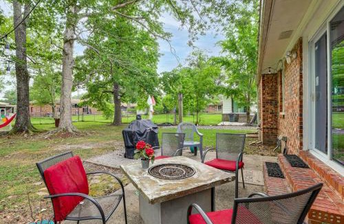 Ladson House | Large Yard & Fire Pit! Pet-Friendly Home in Ladson