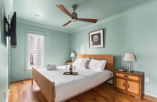 Cannonborough Elliotborough Cottage | Little Palm | Modern Getaway Walkable Neighborhood