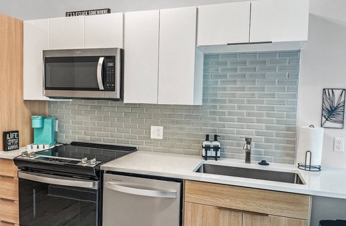 Optimist Park Apartment | Live where its all happening - Optimist - Uptown - NODA - Modern Apartment!