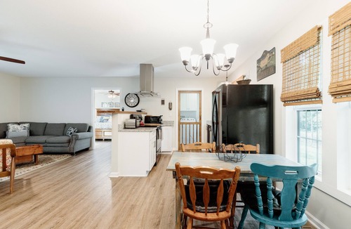 Rutherfordton House | Living Water Retreat #2 - Gorgeous New Farmhouse Retreat - 2 miles to TIEC