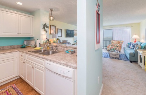 Saint Helena Island Condo | Lovely condo with ocean views, pool access and wifi