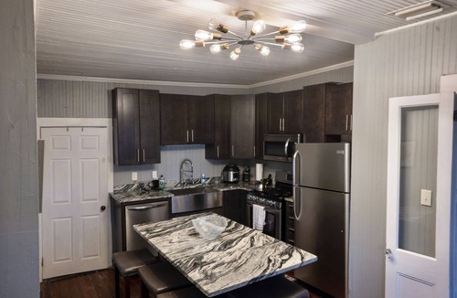 Westside House | Lovely & Historical 3BR - Balcony - Central Location
