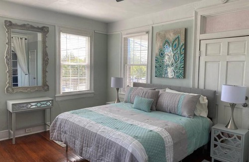 Westside House | Lovely & Historical 3BR - Balcony - Central Location