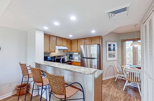 Isle of Palms House | Lovely top floor villa in Wild Dunes with partial ocean views, pool, & W/D
