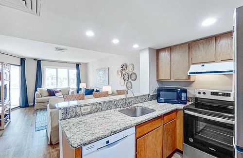 Isle of Palms House | Lovely top floor villa in Wild Dunes with partial ocean views, pool, & W/D