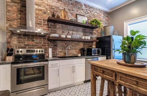 Marion Apartment | Lovely upscale 3-bedroom Loft apartment downtown Marion