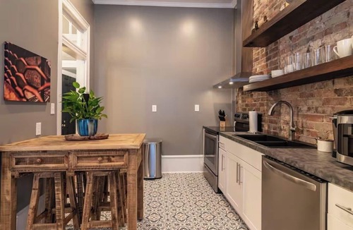 Marion Apartment | Lovely upscale 3-bedroom Loft apartment downtown Marion