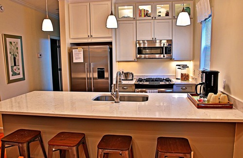 Port Royal House | Lowcountry cottage sleeps 6 - close to PARRIS ISLAND, BEAUFORT and BEACHES.