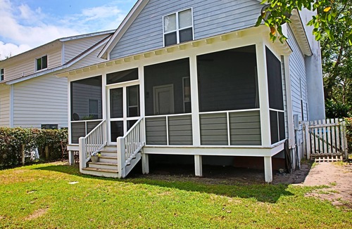 Port Royal House | Lowcountry cottage sleeps 6 - close to PARRIS ISLAND, BEAUFORT and BEACHES.