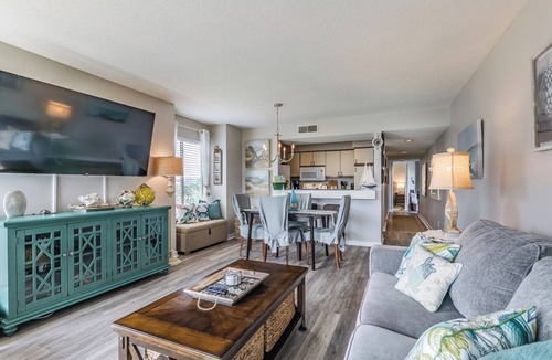 Beachwalk Condo | Lowcountry Meets Coastal! King Bed! 2nd Floor View