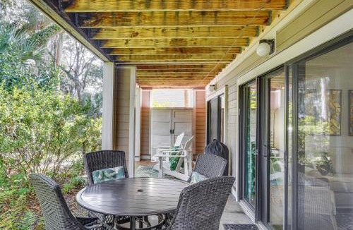 Seabrook Island Villa | Luxe Tropical Resort Escape - Beaches Nearby!