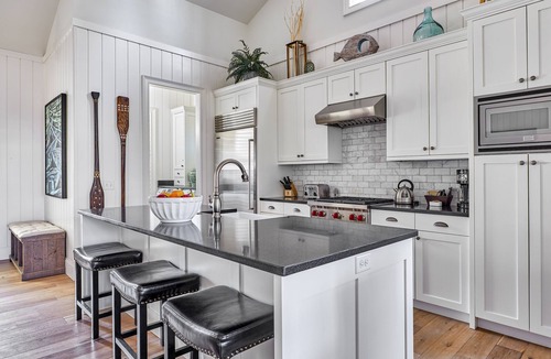 Palmetto Bluff House | Luxurious Pet-Friendly Cottage, Private Courtyard with Fireplace & Spa