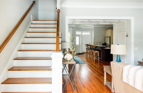 Historic Downtown Savannah House | Luxurious Townhome Near Park with Private Parking by Lucky Savannah