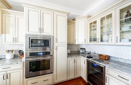 Historic Downtown Savannah House | Luxurious Townhome Near Park with Private Parking by Lucky Savannah