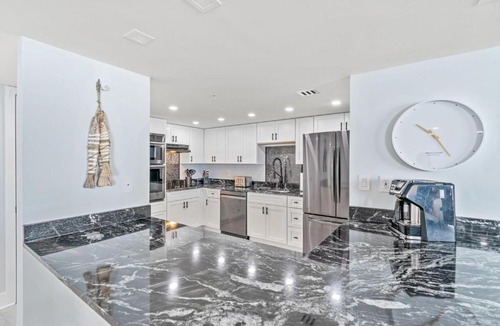 Arcadian Shores House | Luxury 3BR Suite! LED Fireplace & Premiere Kitchen! North Hampton 1606