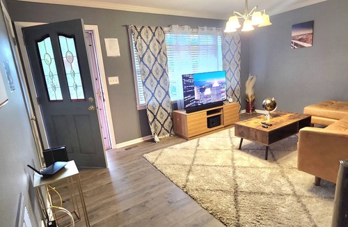 Arcadia House | Luxury 4-bedroom house with AC/indoor fireplace in pleasant Spartanburg