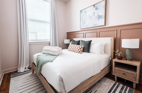 Downtown Charleston Hotel | Luxury Historic Downtown Apt w/Parking | 360 King