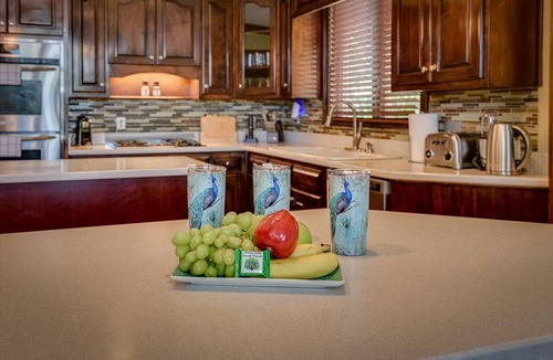Evans House | Luxury Lakeside Escape with Private Pool, Kayaks and Billiards – Masters Retreat