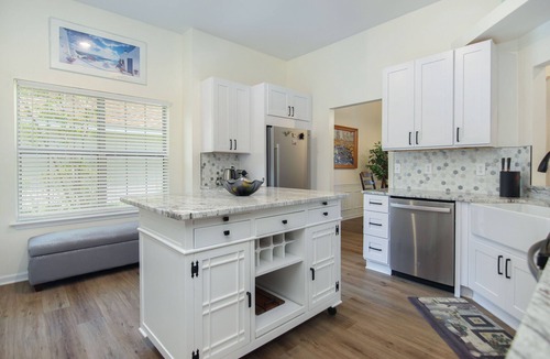 Mount Pleasant House | Luxury Mt. Pleasant Lake House with Sparkling Jacuzzi