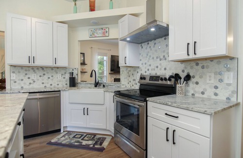 Mount Pleasant House | Luxury Mt. Pleasant Lake House with Sparkling Jacuzzi
