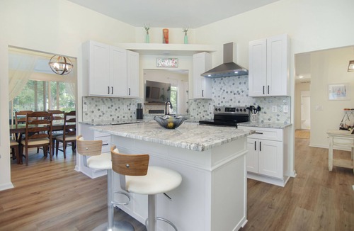 Mount Pleasant House | Luxury Mt. Pleasant Lake House with Sparkling Jacuzzi