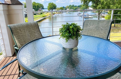 Cornelius Condo | Luxury Top-Floor Lake Norman Condo, Private Deck with Panoramic Lake Views