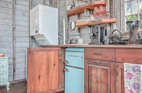 Wadmalaw Island Apartment | Luxury Treehouse Retreat near Charleston with Loft Pet friendly