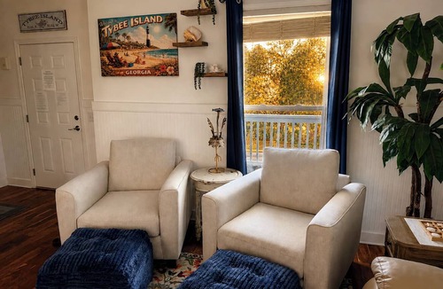 Savannah Beach House | Luxury Tybee Beach House: Dual Decks & Gear Sleeps 10