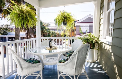 Cannonborough Elliotborough House | M3 at Saint Philip Square, One Block to King, Cozy Haven Perfect for Groups