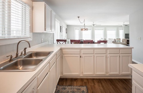 Folly Beach House | "Making Waves" Oceanfront/Pet Friendly/Less then 10 Steps to Beach off deck!