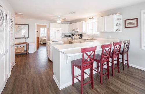 Folly Beach House | "Making Waves" Oceanfront/Pet Friendly/Less then 10 Steps to Beach off deck!