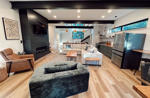 New London House | Maple House - Your Dream House on Badin Lake