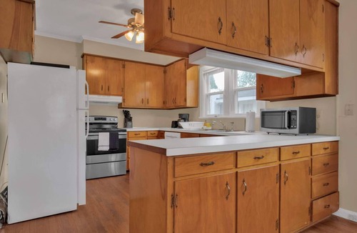 Terry Sanford House | Mins to Downtown & Ft Bragg! Crafty in Haymount