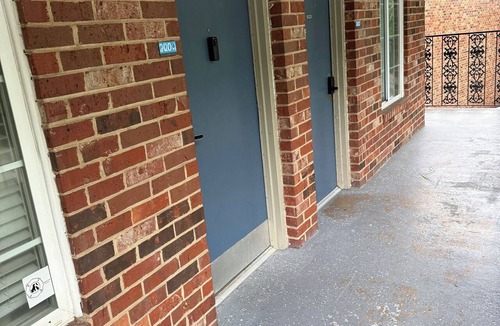 Sheffield Park Apartment | Mins to Uptown*Hospitals*Stadiums*Arenas & Museums