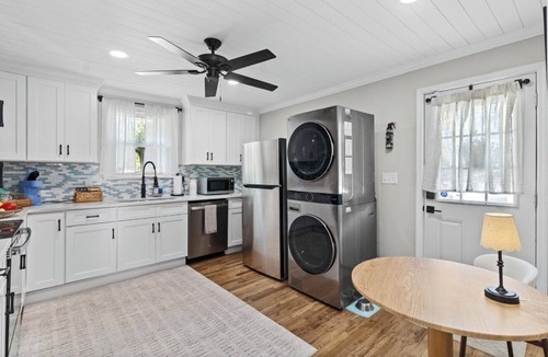Columbia House | MinsDwntwn, Arena, Vista, USC 2 beds, 1 bath private parking, pets West Columbia
