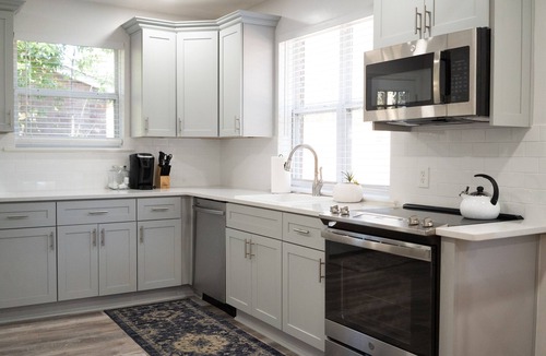Columbia House | Modern 2BR King Bed near USC, Downtown & Ft Jackson