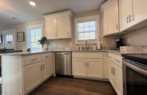 Gastonia House | Modern 3BR New Build - King Bed + Roku TVs