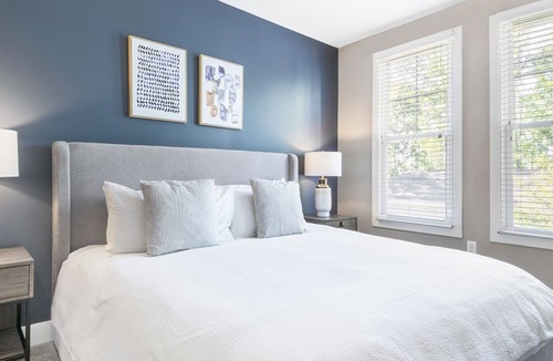 West Ashley Apartment | Modern Apartment in Prime Location (ID7332X93)