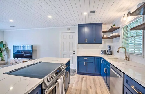 Old Village House | Modern House in Old Village. Walk to Dining & Coffee. Bikes, Ping Pong, Fire Pit