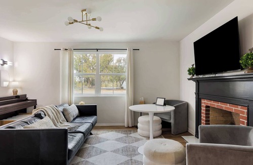 The Old Commons Apartment | Modern, Spacious Apartment in Downtown Beaufort!