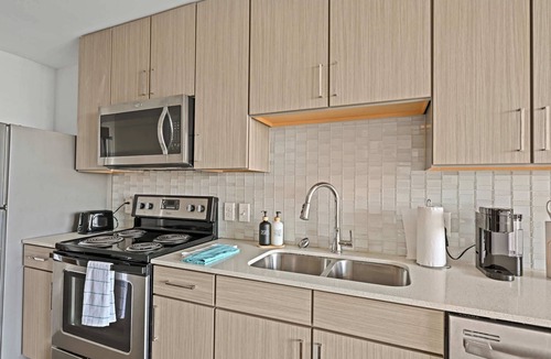Cannonborough Elliotborough Apartment | Modern Stay Walkable to King St - Private Balcony