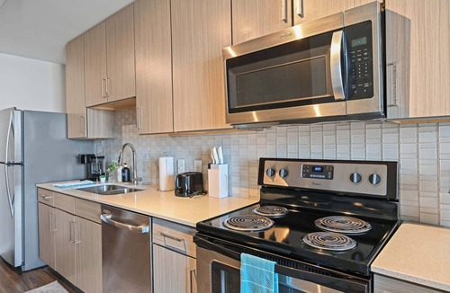 Cannonborough Elliotborough Apartment | Modern Stay Walkable to King St - Private Balcony