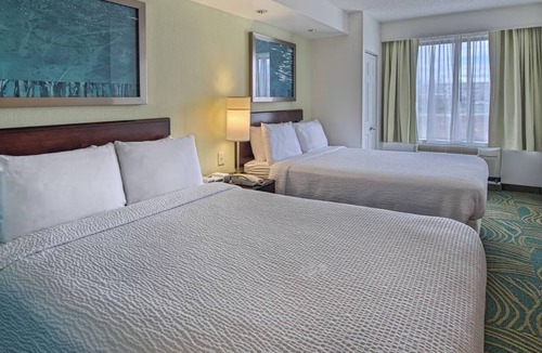 Greensboro Hotel | Modern Suite Minutes from Greensboro Coliseum - 4.2 mi l Indoor Pool