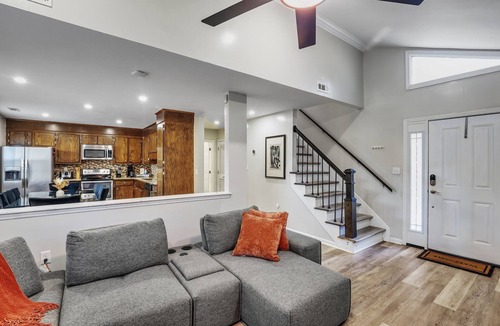 North Charleston House | Modern Townhome with Outdoor Patio & Fire Pit- Close to Airport and Attractions
