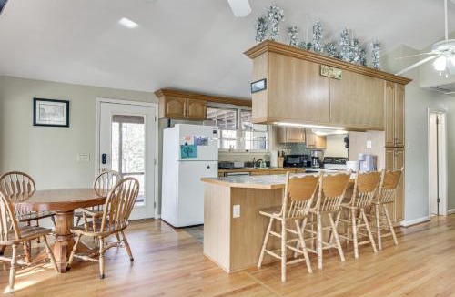 Bowling Green House | ‘Mom’s Cabin’ on Lake Wylie w/Private Dock!