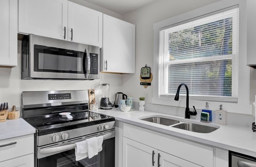 Moncks Corner House | Moncks Corner. Spacious, cozy home close to downtown